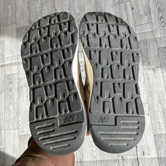 New Balance 5740 Nimbus women's 9.5‎ Sea Salt & White Low Top Sneaker  Running - Picture 8 of 10